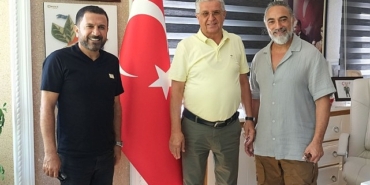 unlu-oyuncu-selim-bayraktar-baskan-topaloglunu-ziyaret-etti.jpg