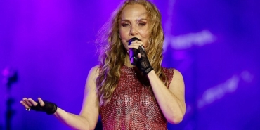 sertab-erener-istanbul-festivali-sahnesinde-yeni-sarkisi-sen-isteyi-ilk-kez-seslendirdi.jpg