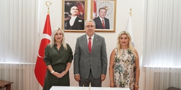 egeli-akademisyenden-melisa-bitkisini-ilac-sektorune-kazandiracak-proje.jpg