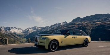 rolls-royce-goldfinger-filminin-60-yili-serefine-ozel-phantom-extended-modelini-tanitti.jpg