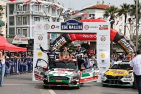 castrol-ford-team-turkiye-ege-rallisinde-podyumda.jpg