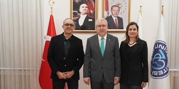 egeli-bilim-ekibi-romatizmal-hastaliklarin-tedavi-surecini-destekleyen-termal-eldiven.jpg