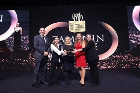mercedes-benz-shes-mentoring-programi-basarilarini-5-prestijli-odulle-taclandirdi.jpg