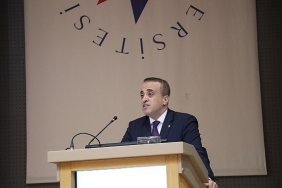 uzm-dr-bekir-aktura-saglik-hizmetlerinde-ekip-calismasi-hasta-memnuniyetini-artirir.jpg