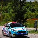 Engelli ralli pilotu Kübra aracını başarıdan başarıya sürüyor