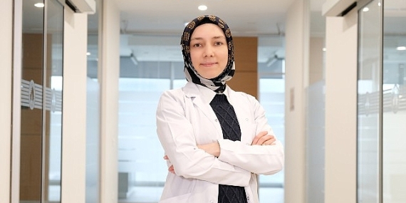 seker-yetiskinlerde-de-agiz-ve-dis-sagligini-tehdit-ediyor.jpg
