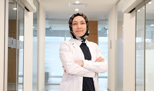 seker-yetiskinlerde-de-agiz-ve-dis-sagligini-tehdit-ediyor.jpg