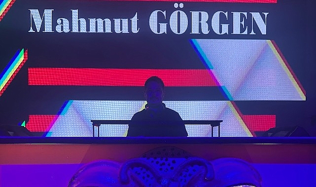 dans-etmeyen-kalmadi-mahmut-gorgen-butterfly-partyyi-ucurdu.jpg