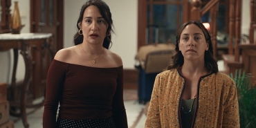 gupse-ozayin-kaleminden-cikan-yeni-netflix-dizisi-platonik-mavi-dolunay-otel-18-eylulde-izleyiciyle-bulusacak.jpg