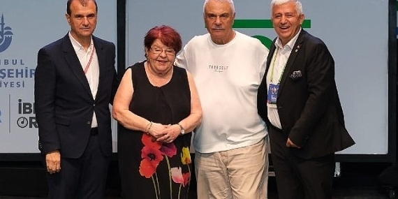 halil-ergun-ve-defne-yalniza-yasam-boyu-basari-odulu-verildi.jpg