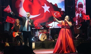 tugce-kandemir-sarayi-salladi.jpg