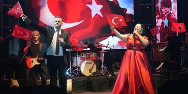 tugce-kandemir-sarayi-salladi.jpg