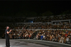 askim-kapismak-ile-izmir-enternasyonal-fuarinda-kahkaha-dolu-gece.jpg