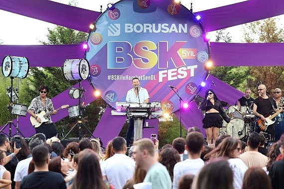 iskender-paydas-ve-orkestrasi-borusanlilar-icin-muhtesem-bir-konser-verdi.jpg