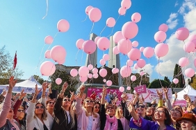 meme-kanseri-farkindaligi-icin-bakirkoyde-gokyuzune-pembe-balonlar-ucuruldu.jpg