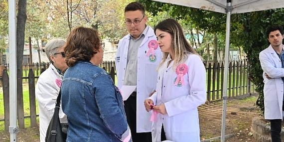 meme-kanseri-icin-pembe-cicekler-toprakla-bulustu.jpg