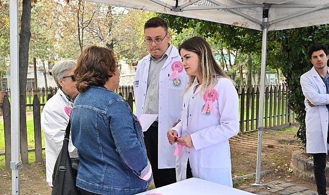 meme-kanseri-icin-pembe-cicekler-toprakla-bulustu.jpg