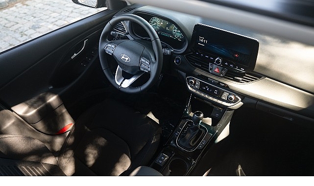 hyundai-i30-yeni-motoruyla-simdi-daha-guclu-ve-iddiali.jpg