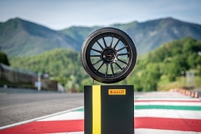 tyre-reviewsa-gore-dunyanin-en-hizli-lastigi-pirelli-p-zero-trofeo-rs.jpg