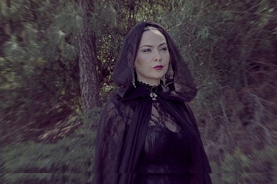 yasemin-ugurludan-yeni-tekli-kizil-topraklar.jpg