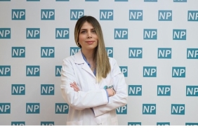 ayna-karsisinda-yapilan-olumlamalar-terapi-yerine-gecmiyor.jpg