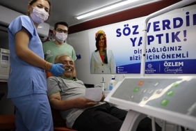 baskan-cercioglu-mobil-agiz-ve-dis-sagligi-hizmetlerini-kentin-dort-bir-yaninda-vatandaslarla-bulusturmayi-surduruyor.jpg
