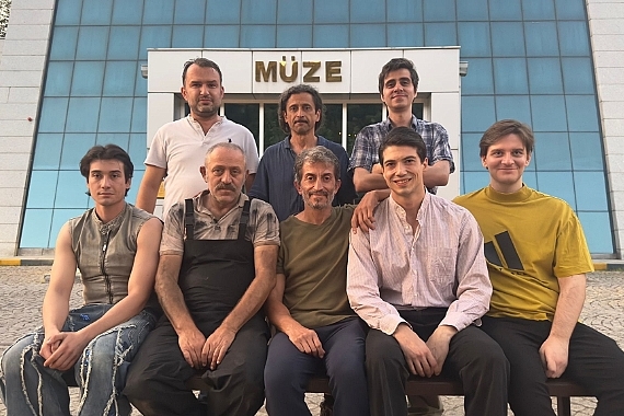 komur-karasi-topraktan-yeni-bir-hayat-arayisi.jpg