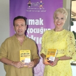 bodrumda-anlamli-bulusma-ozgur-arasin-cok-konusulan-kitabi-yeni-baskisini-titanic-luxury-collection-bodrumda-kutladi.jpg