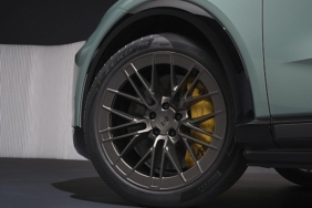 pirelli-p-zero-elektrikli-porsche-cayennein-rekor-seviyedeki-hizlanma-performansina-katki-sagliyor.jpg