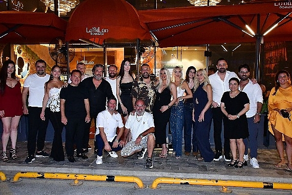 yapimci-suat-yanca-surpriz-dogum-gunu-kutlamasi.jpg