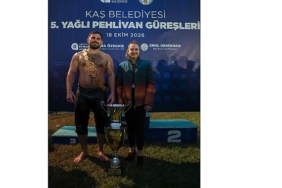 Başkan Vekili Büşra Özdemir kadın muhtarlarla güreşleri izledi